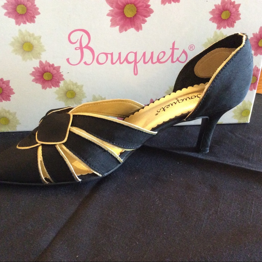 BOUQUETS Black micro suede shoes, 8.5 W, 3” heel